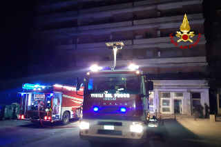 Porto Recanati - Incendio di contatori elettrici all'Hotel House